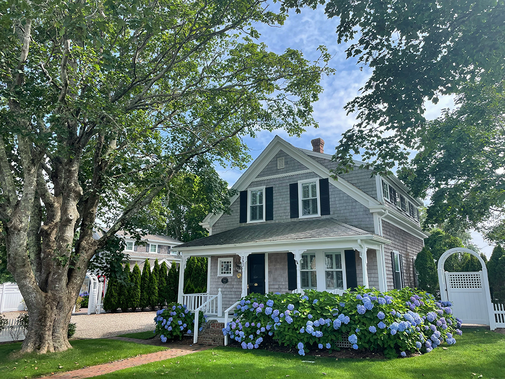 Give Your Home a Glow Up: 8 Easy Ways to Add Curb Appeal